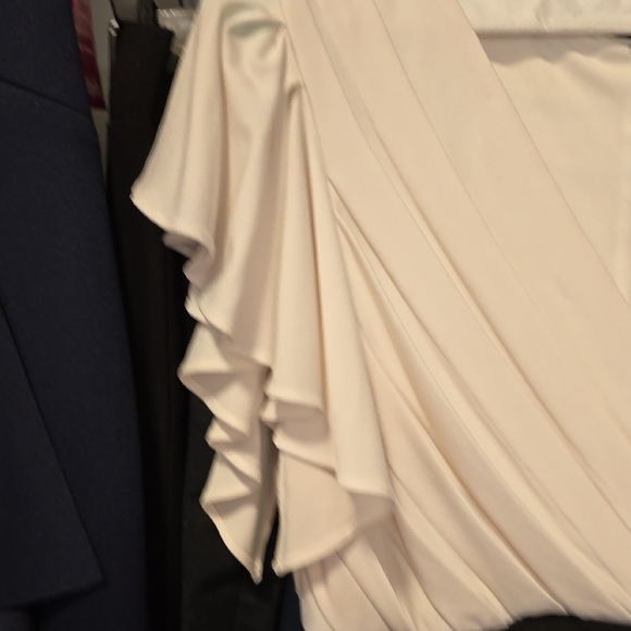 Elegant Black and White Women's Dress - Picture 3 of 4